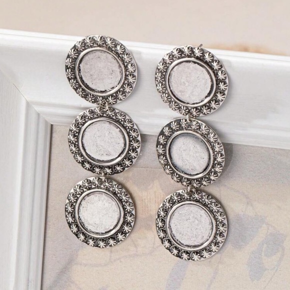 2/$30🌵 Silver Circles Dangle Earrings Boho Western Lightweight Jewelry NEW - Picture 6 of 8